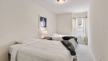 3 slaapkamers, een strijkplank/strijkijzer, reisbedje, gratis wifi