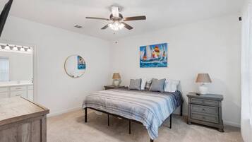 3 slaapkamers, een strijkplank/strijkijzer, reisbedje, gratis wifi