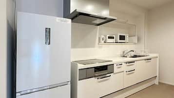 Fridge, microwave, stovetop, cookware/dishes/utensils