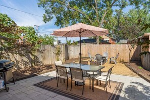 Outdoor dining - Main House at Cherry Street 4bdr (Tulsa)