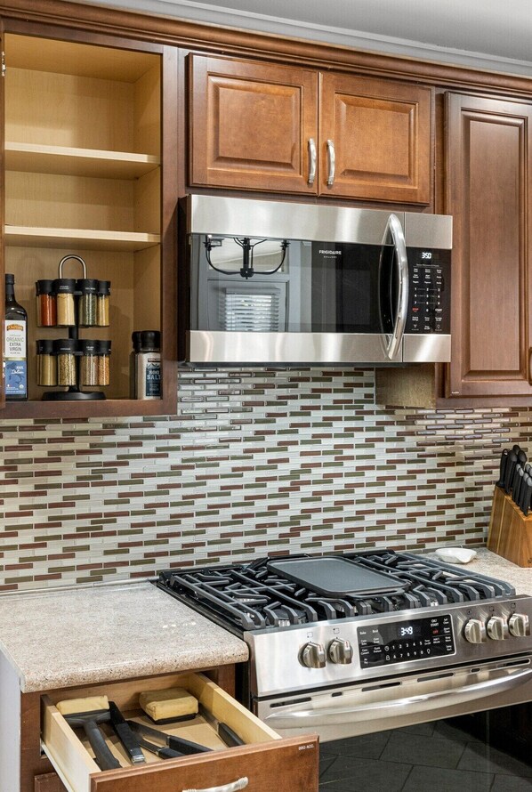 Fridge, microwave, oven, stovetop