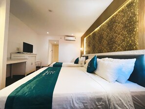 Superior-værelse til 3 personer | Skrivebord, arbejdsområde til bærbare computere, sengetøj