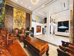 Siddeområde i lobbyen