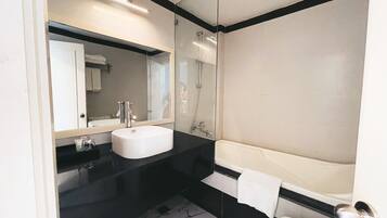 Quarto duplo superior | Banheiro | Chuveiro, secador de cabelo