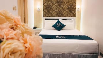 Standard Double Room | 1 bedroom, desk, laptop workspace, bed sheets