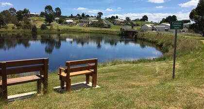 Platypus Viewing 2 min Waratah Waterfall Retreat, Free Pay TV In Two rooms WiFi