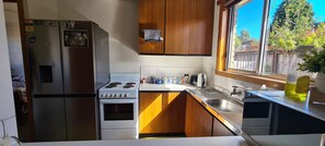 Fridge, microwave, oven, stovetop - Waratah Waterfall Retreat, Free Pay T.V. In Two rooms WiFi  Central To Waterfall (Waratah)