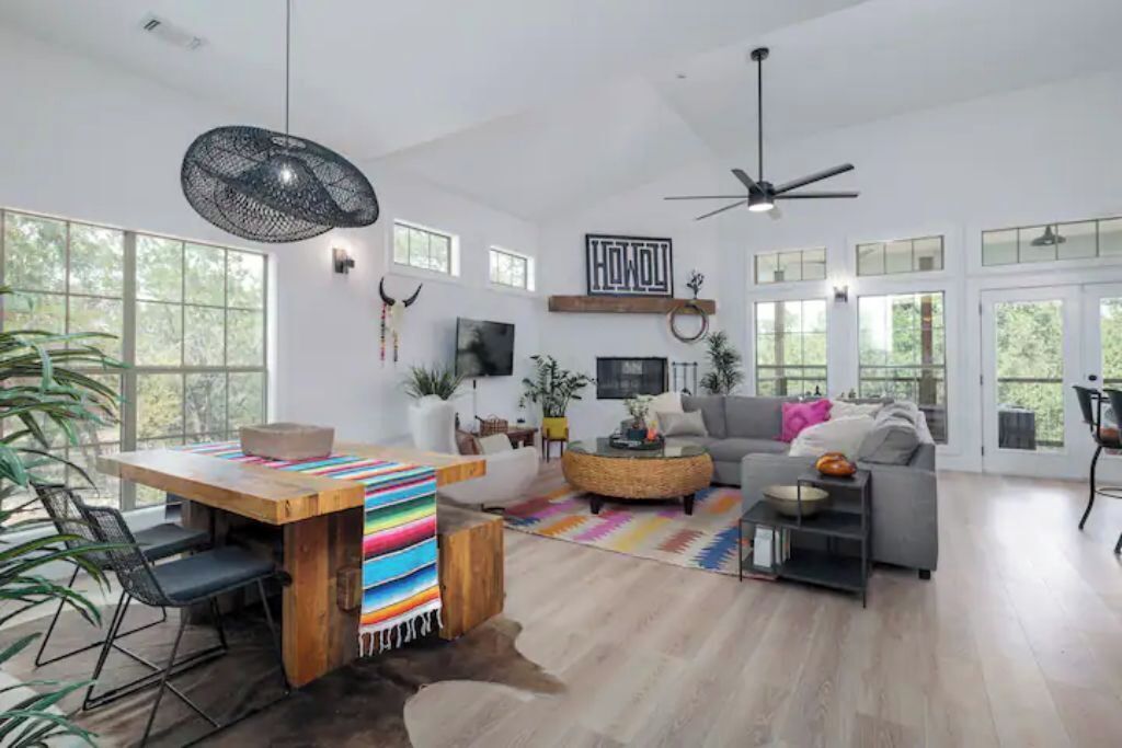 Designer TX Hill Country Ranch -Chillaxin Vibes & Views, Family & Fido Friendly