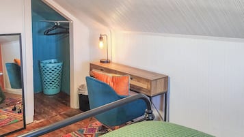 2 bedrooms, iron/ironing board, travel crib, internet