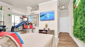 2 habitaciones, escritorio, tabla de planchar con plancha y wifi