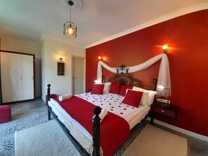 Design Room, 1 King Bed with Sofa bed, River View | Iron/ironing board, free WiFi, bed sheets - River Boutique Hotel (Khelvachauri)