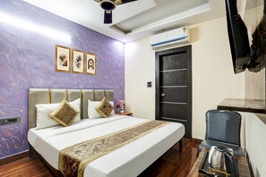 Ropa de cama de alta calidad, cubrecamas y minibar 