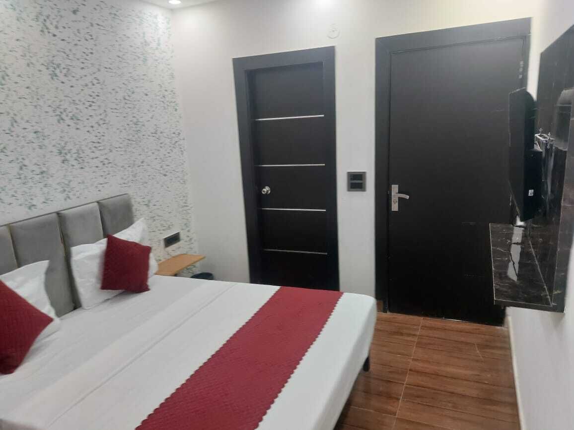 Deluxe Double Room | Premium bedding, down comforters, minibar, laptop workspace