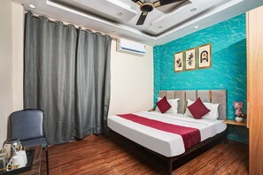 Habitación Deluxe doble | Ropa de cama de alta calidad, edredones de plumas, minibar