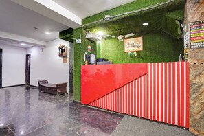 Reception - Hotel Twamev Couple Friendly Laxmi Nagar (New Delhi)