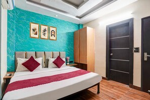 Habitación Deluxe doble | Ropa de cama de alta calidad, edredones de plumas, minibar