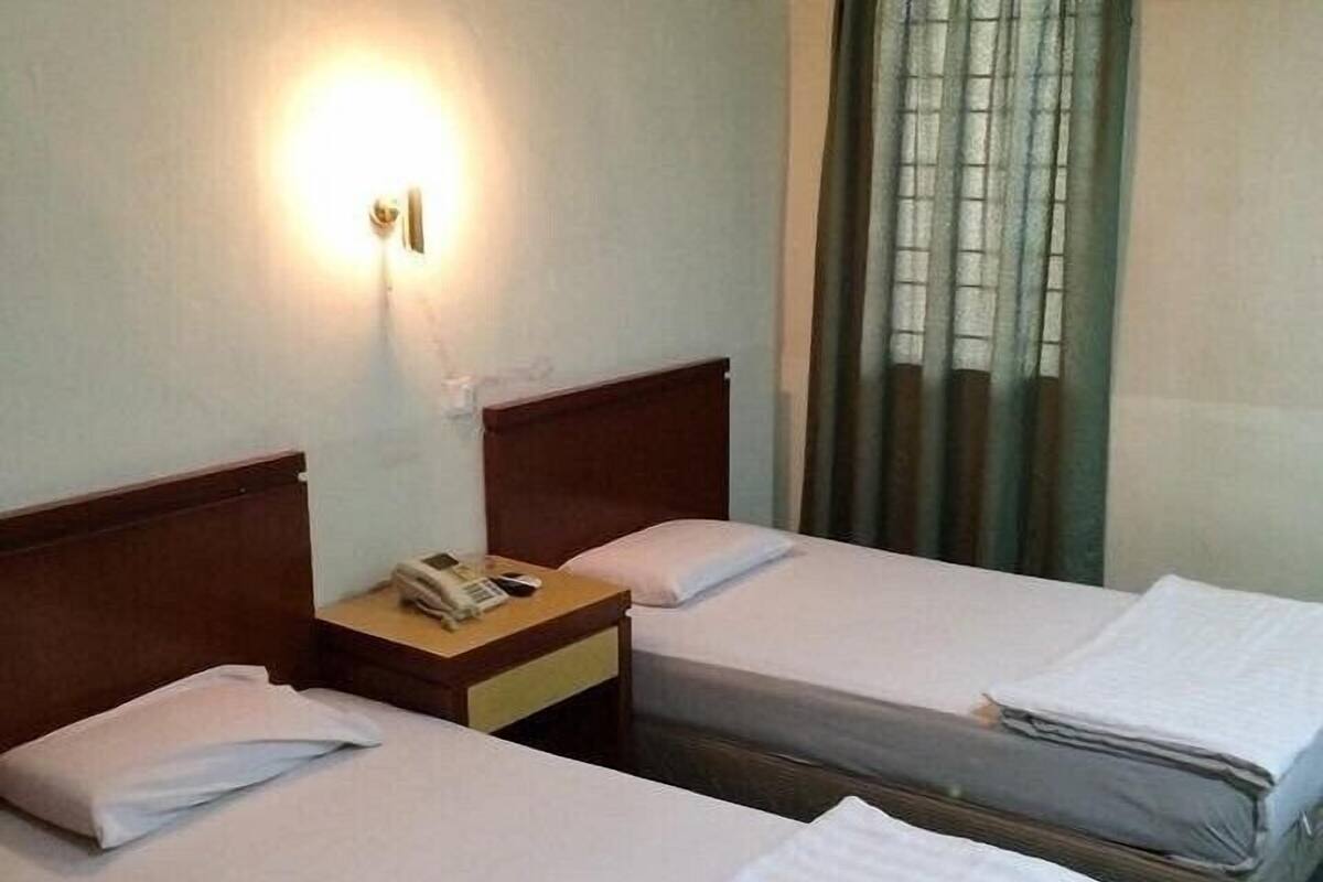 ห้องดีลักซ์ทวิน | โต๊ะทำงาน, ผ้าปูที่นอน