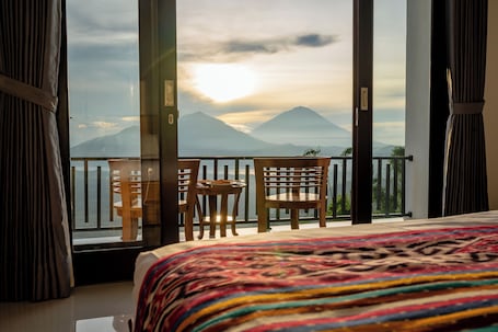 Deluxe Suite, Mountain View | 1 bedroom, desk, free WiFi, bed sheets
