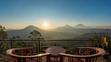 Suite, Mountain View | Terrace/patio