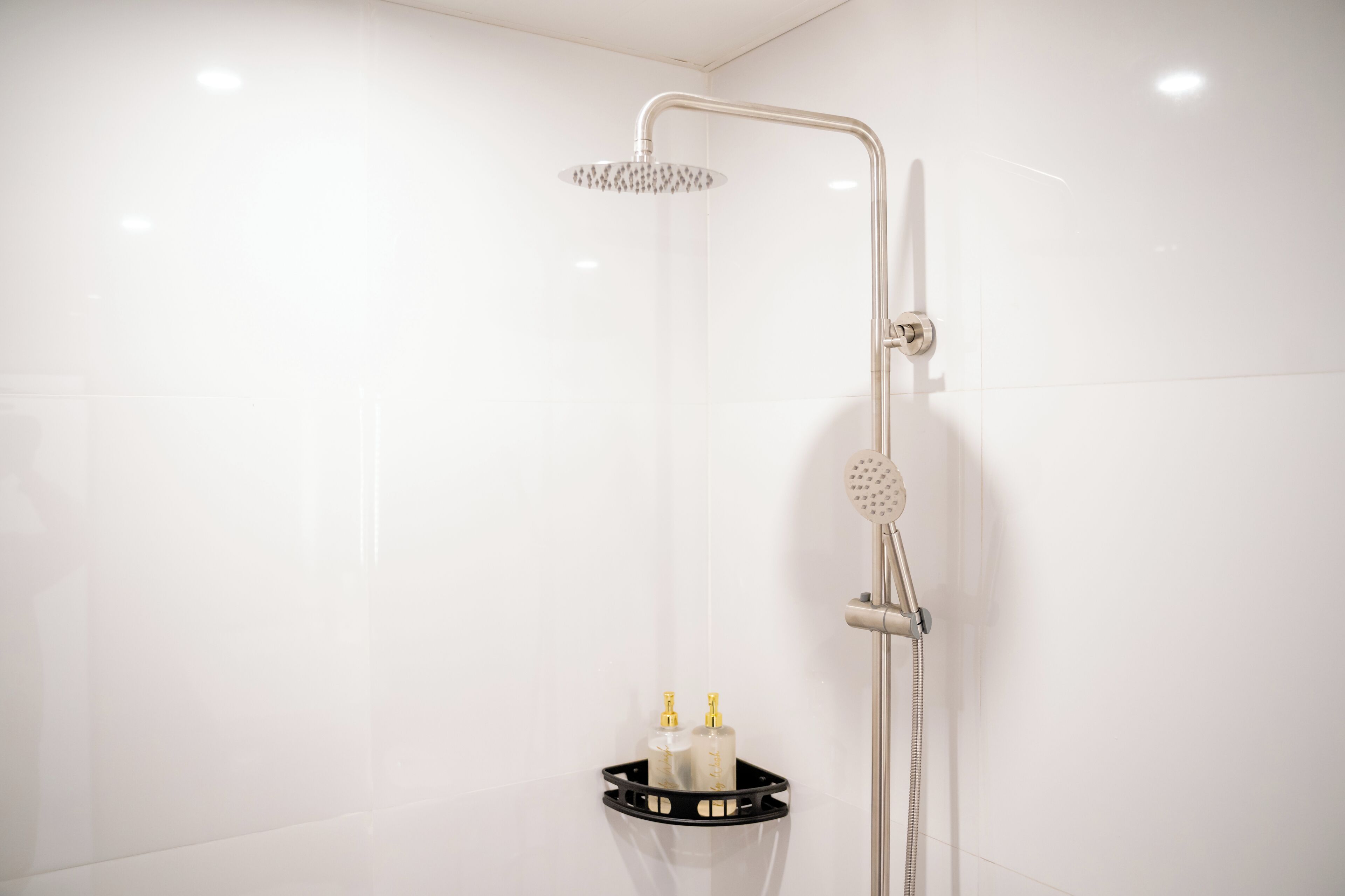 Deluxe Suite, Mountain View | Bathroom | Shower, rainfall showerhead, bathrobes, slippers