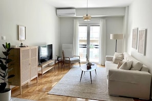 Smart TV - Stylish & Luminous 1BR Apartment in Pangrati (Athens)