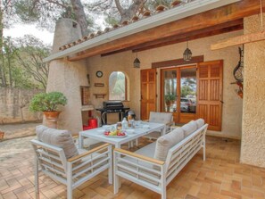 Outdoor dining - L'Arbousier by Interhome (Six Fours)