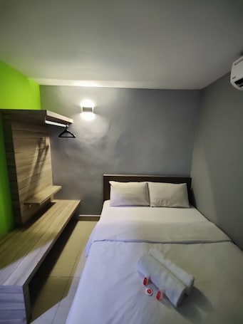 Double Room, Shared Bathroom | Free WiFi, bed sheets