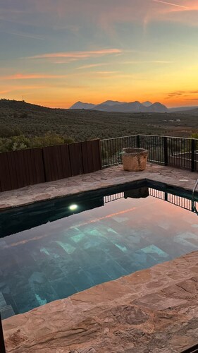 Casa rural 'Cortijo Borreguero' con vistas a la montaña, piscina privada y Wi-Fi