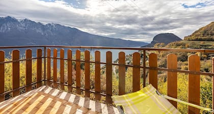 Ferienhaus 'Casa Elena' mit Seeblick, privatem Garten und WLAN
