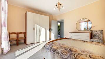 2 chambres, fer et planche à repasser, Wi-Fi gratuit, draps fournis