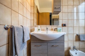Shower, free toiletries, hair dryer, towels