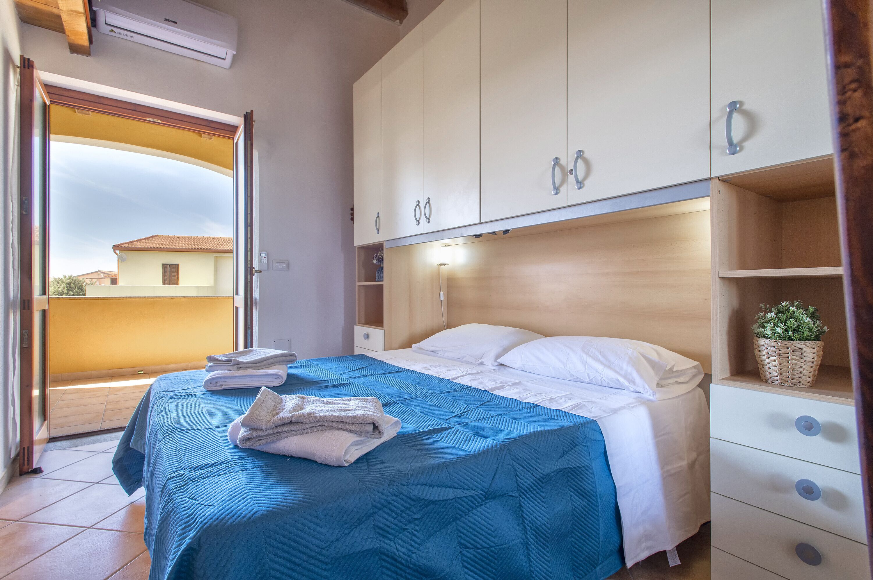 1 habitación y ropa de cama 