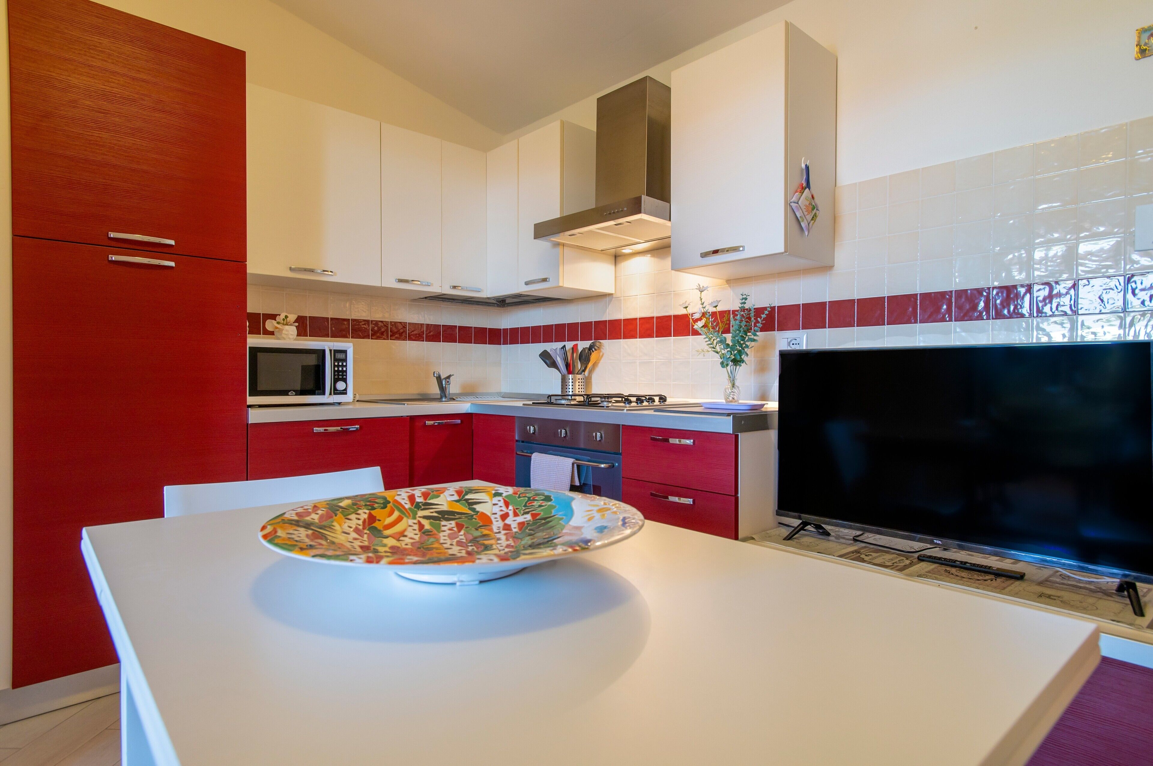 Køleskab, mikrobølgeovn, ovn, kogeplade