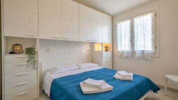 2 makuuhuonetta, vuodevaatteet