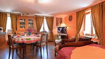 1 slaapkamer, een strijkplank/strijkijzer, wifi