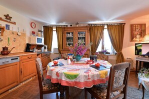 Dining - Cottage "Les Pruniers" with Shared Garden & Wi-Fi (Orbey)