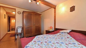 2 bedrooms, iron/ironing board, free WiFi