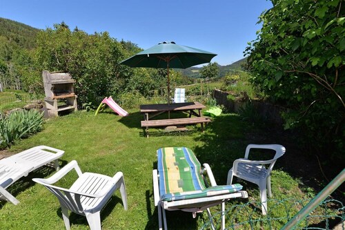 Landhaus "Les Hirondelles" mit Bergblick, Gemeinschaftsgarten und WLAN
