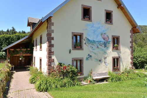 Landhaus "Les Hirondelles" mit Bergblick, Gemeinschaftsgarten und WLAN