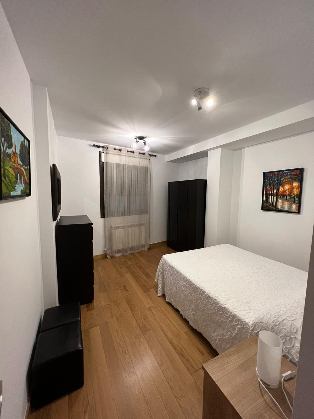 1 dormitorio, tabla de planchar con plancha, cuna de viaje y wifi gratis