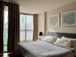 1 bedroom, desk, iron/ironing board, free WiFi - Low Rise; Relax Atmosphere; Airport Pickup (Krung Thep Maha Nakhon)