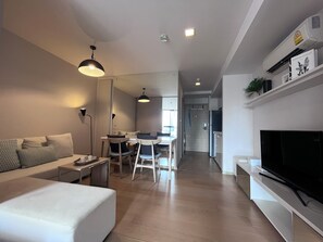 Smart TV, computer monitors, printers - Low Rise; Relax Atmosphere; Airport Pickup (Krung Thep Maha Nakhon)