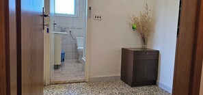 Suihku, pyyhkeet, vessapaperi