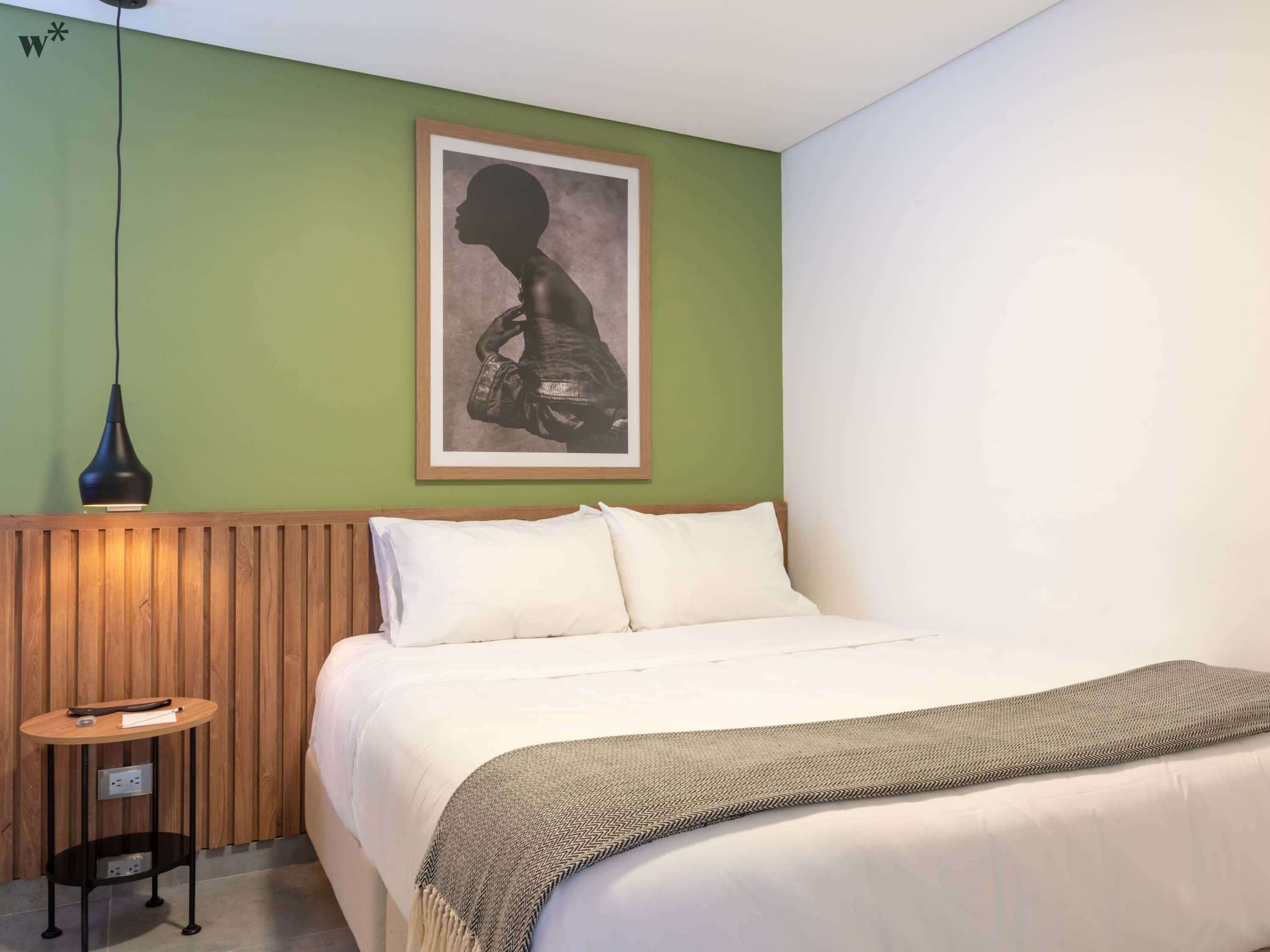 2 soverom, skrivebord, strykejern/-brett og wi-fi