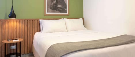 2 soverom, skrivebord, strykejern/-brett og wi-fi