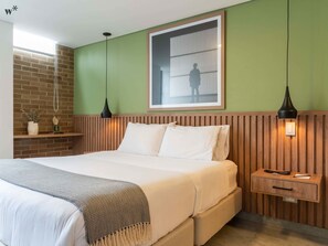 2 soverom, skrivebord, strykejern/-brett og wi-fi