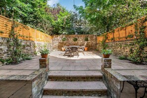 Outdoor dining - Luxury Flat in Earls Court (Greater London)