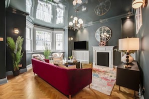 TV, fireplace