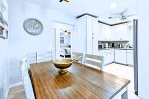 Dining - PALM PARADISE ☆ PRIVATE HEATED POOL & JACUZZI ☆  NEAR BEACHES & PGA (Palm Beach Gardens)