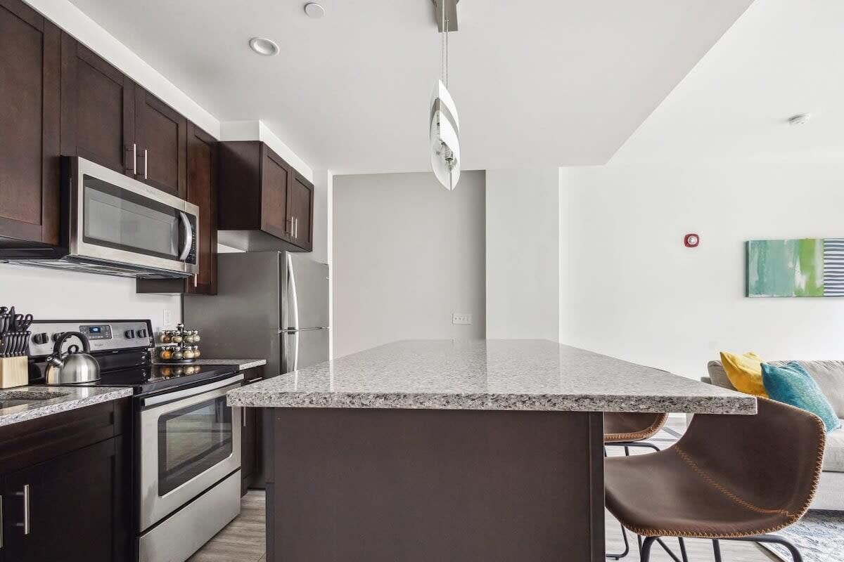 Refrigerador, microondas, horno, placa de cocina